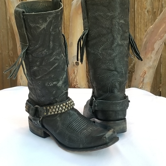 Charlie One Horse Shoes Charlie One Horse Dark Brooding Distressed Leather Harness Western